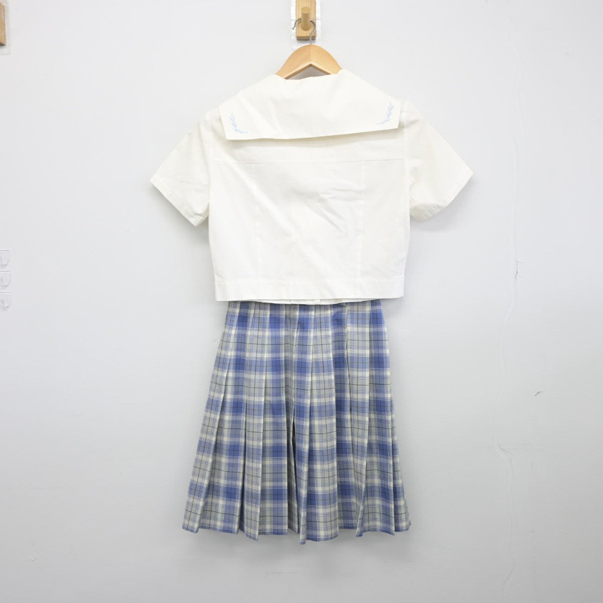 【中古】愛知県 名城大学附属高等学校 女子制服 2点（シャツ・スカート）sf033729