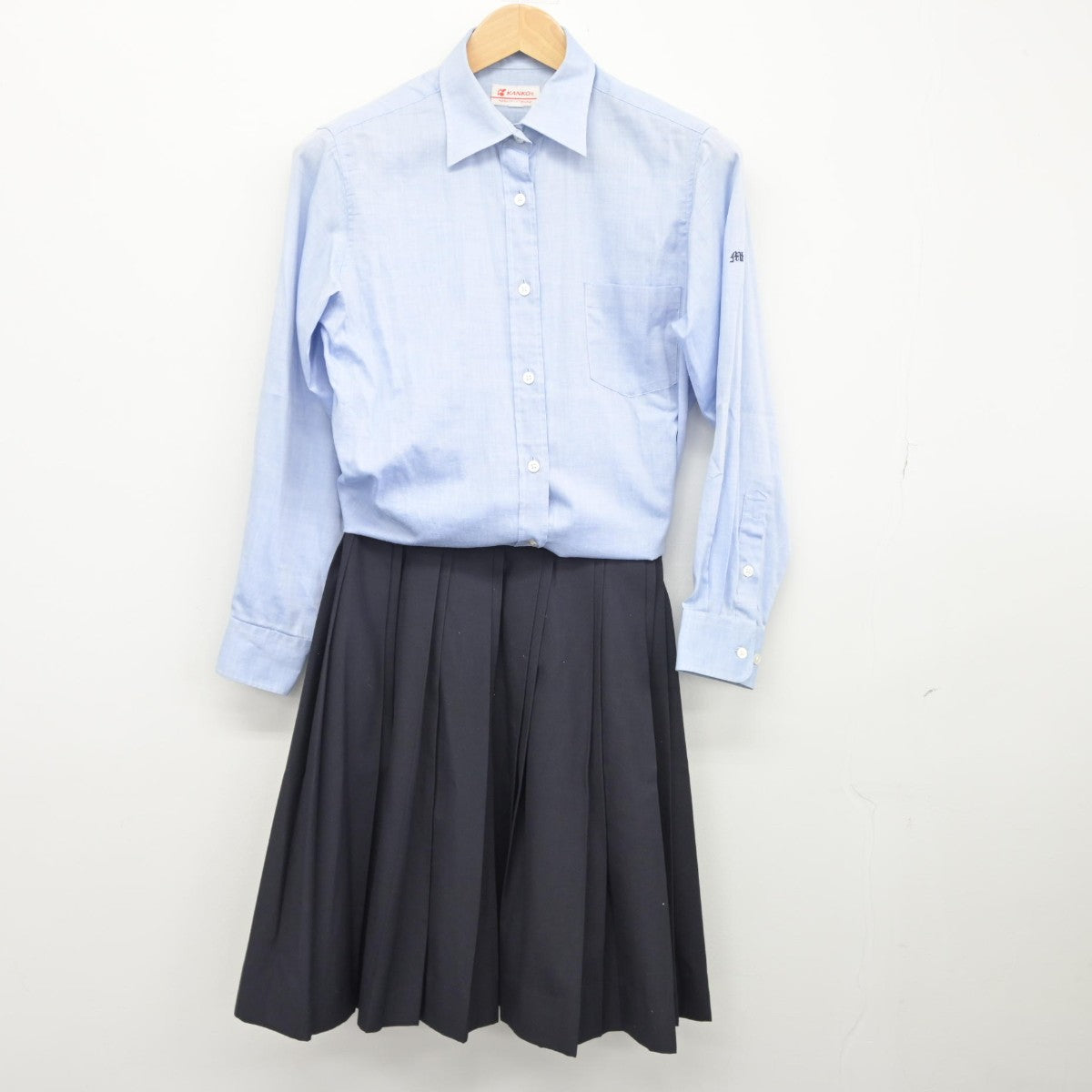 【中古】千葉県 実籾高等学校 女子制服 2点（シャツ・スカート）sf033743