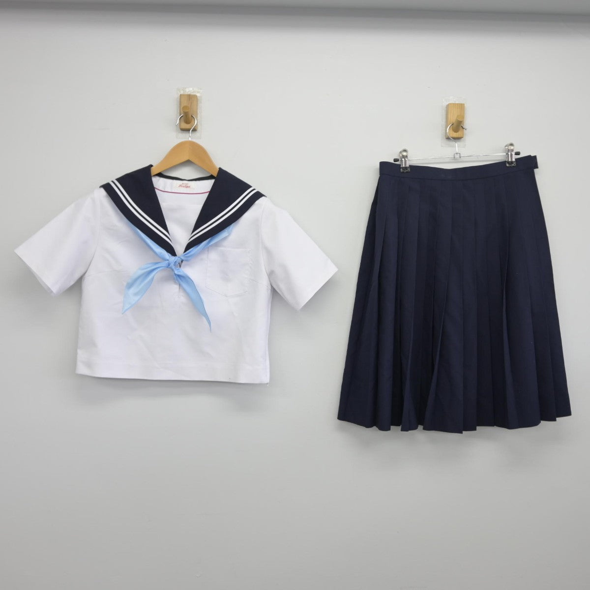 【中古】愛知県 豊田市立末野原中学校 女子制服 2点（セーラー服・スカート）sf033773