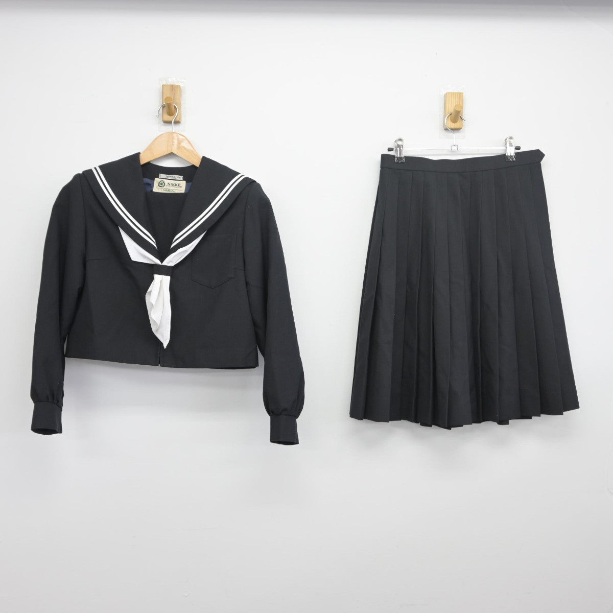 【中古】三重県 四日市市立三滝中学校 女子制服 4点（セーラー服・スカート・スカート）sf033780