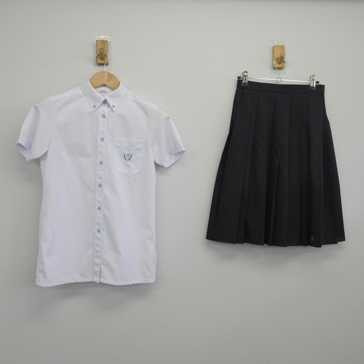 【中古】兵庫県 北須磨高等学校 女子制服 3点（シャツ・スカート）sf033784