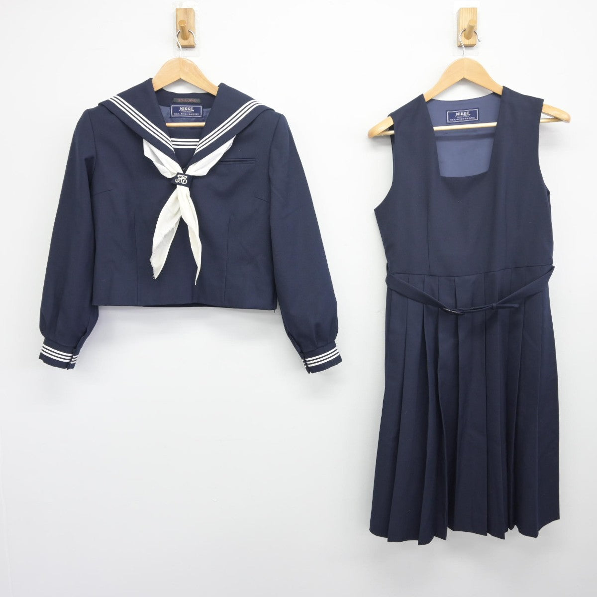 【中古】茨城県 平磯中学校 女子制服 4点（セーラー服・ジャンパースカート）sf033807