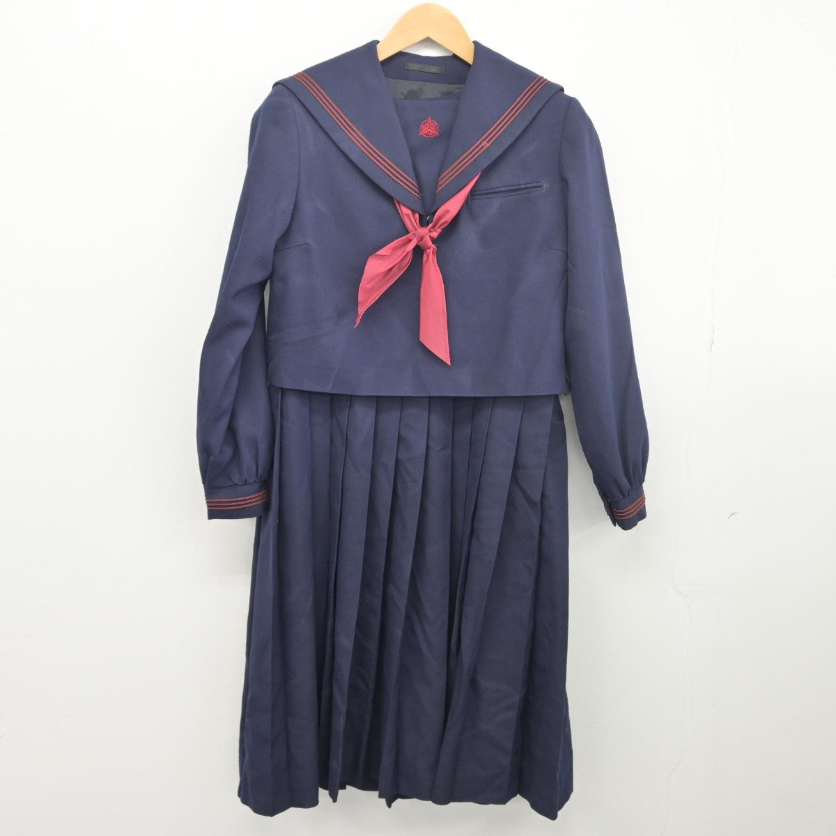 【中古】福岡県 新宮高等学校 女子制服 3点（セーラー服・ジャンパースカート）sf033819