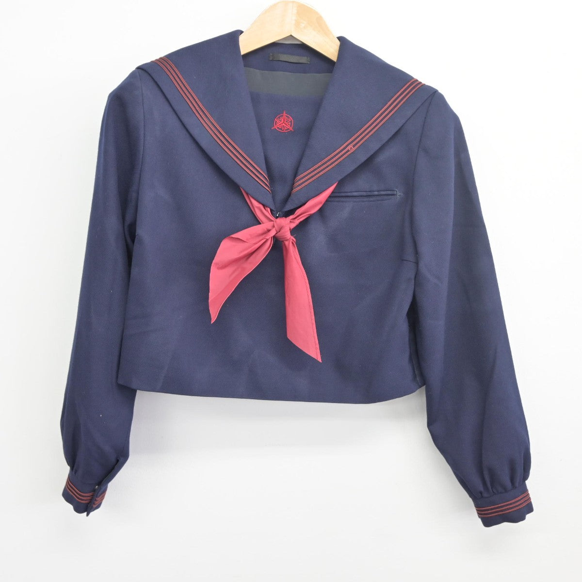 【中古】福岡県 新宮高等学校 女子制服 3点（セーラー服・ジャンパースカート）sf033819