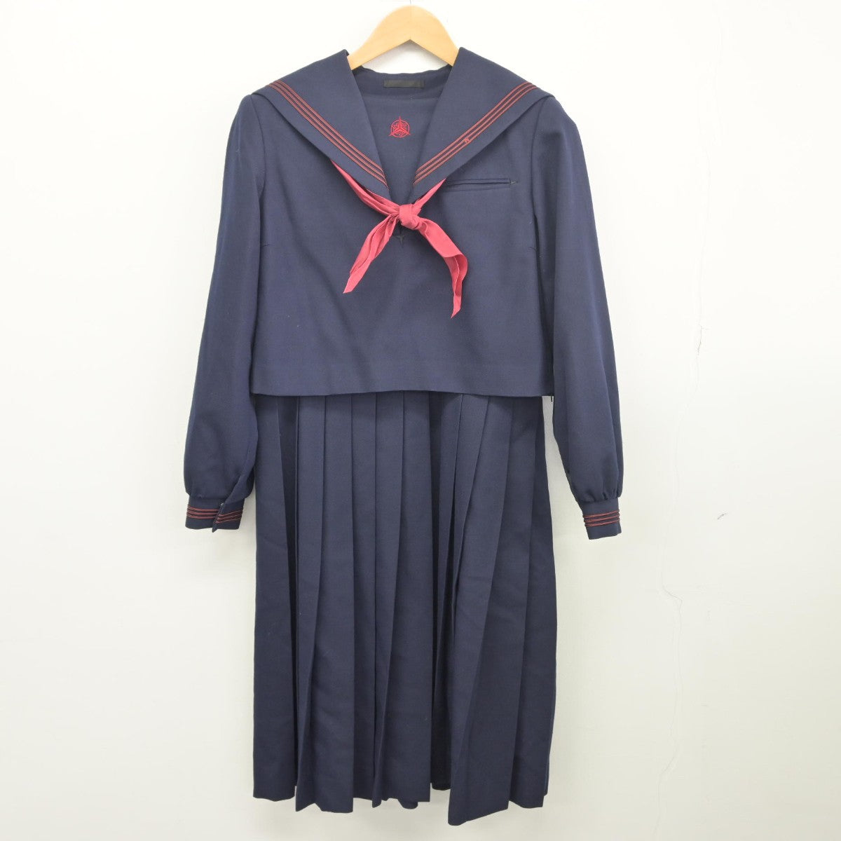 【中古】福岡県 新宮高等学校 女子制服 3点（セーラー服・ジャンパースカート）sf033820