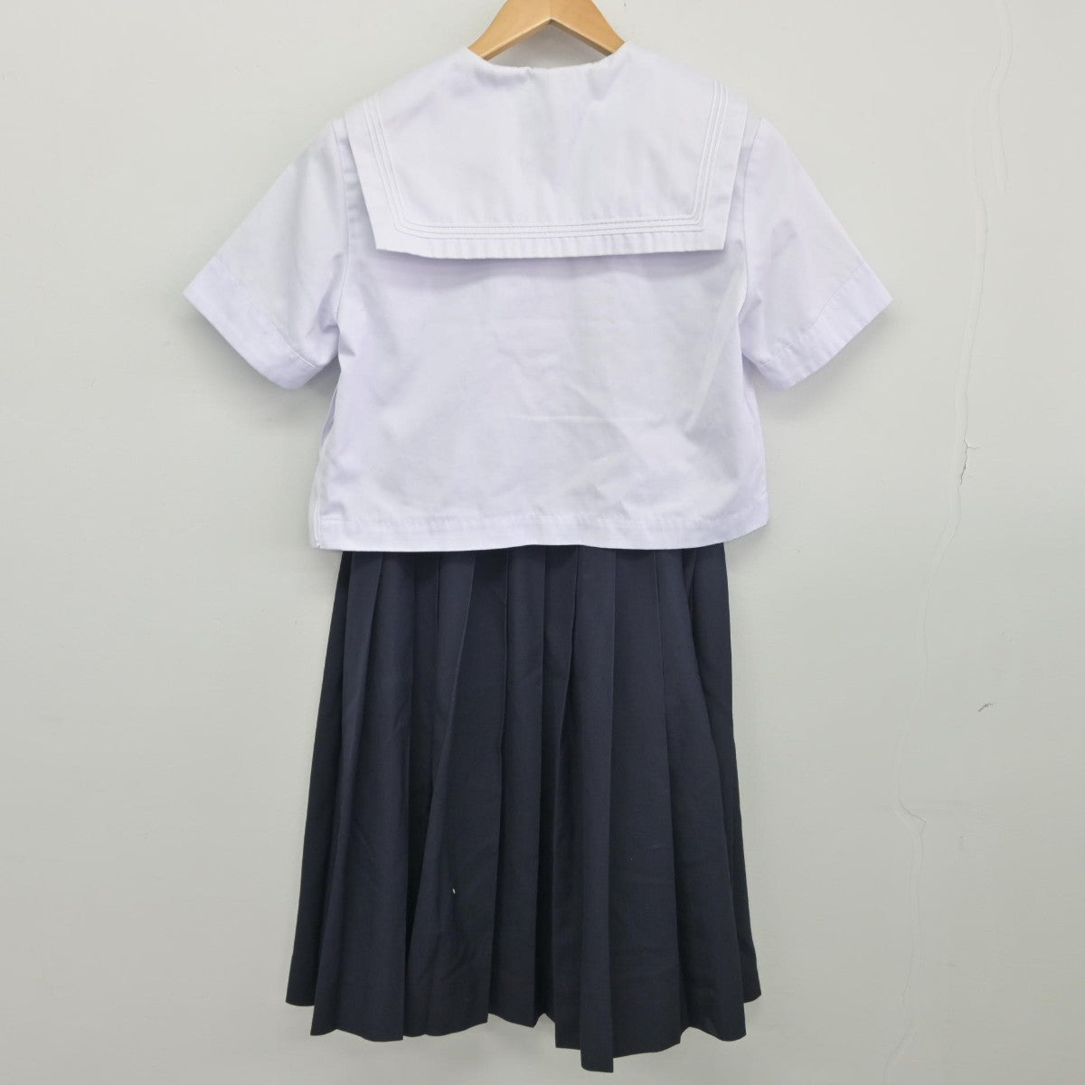 【中古】福岡県 新宮高等学校 女子制服 2点（セーラー服・スカート）sf033821