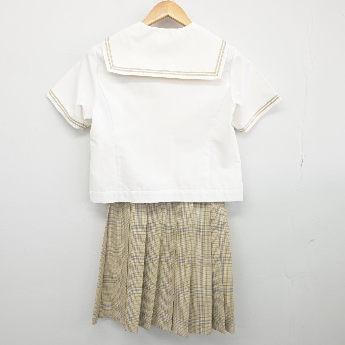 【中古】千葉県 翔凛高等学校 女子制服 2点（セーラー服・スカート）sf033836