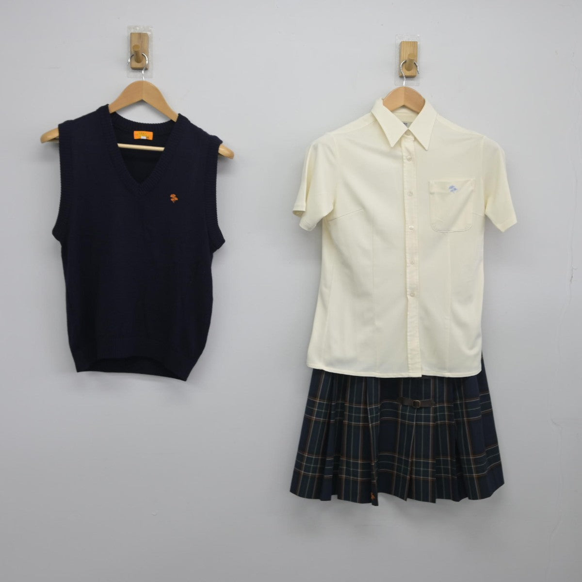 【中古】宮城県 仙台南高等学校 女子制服 3点（ニットベスト・シャツ・スカート）sf033847