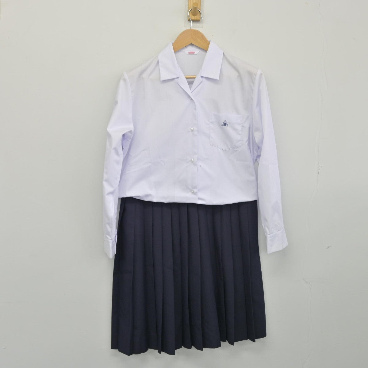 【中古】徳島県 小松島高等学校 女子制服 2点（シャツ・スカート）sf033859