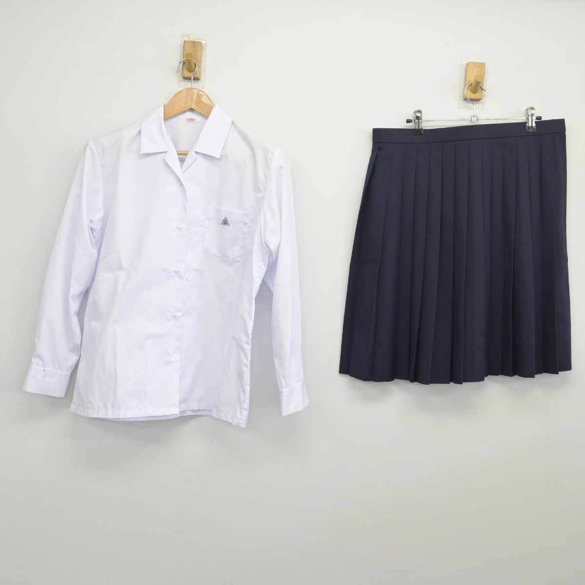 【中古】徳島県 小松島高等学校 女子制服 2点（シャツ・スカート）sf033859