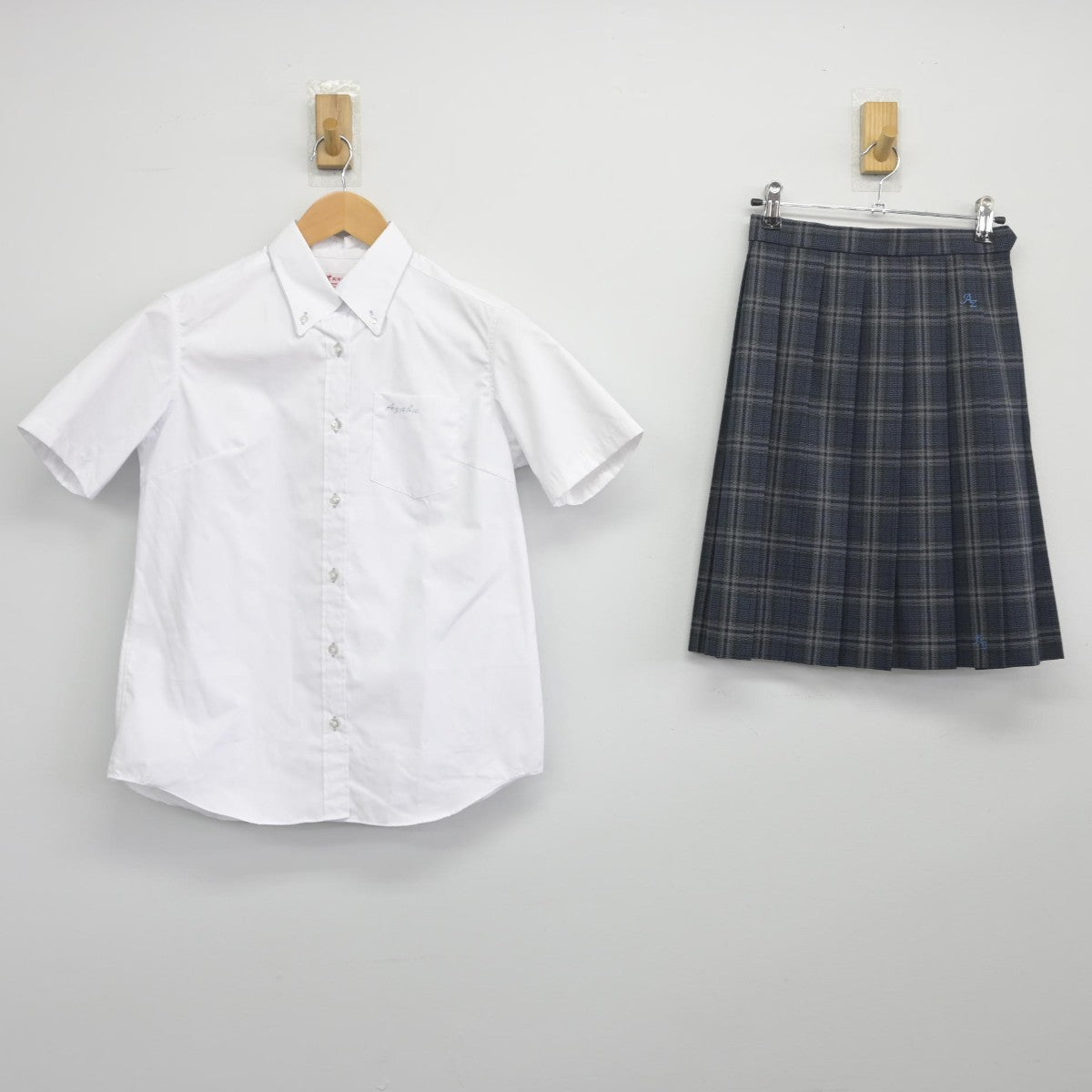 【中古】神奈川県 麻布大学附属高等学校 女子制服 3点（シャツ・スカート）sf033866