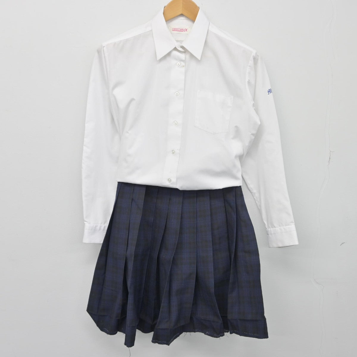 【中古】千葉県 幕張総合高等学校 女子制服 2点（シャツ・スカート）sf033930