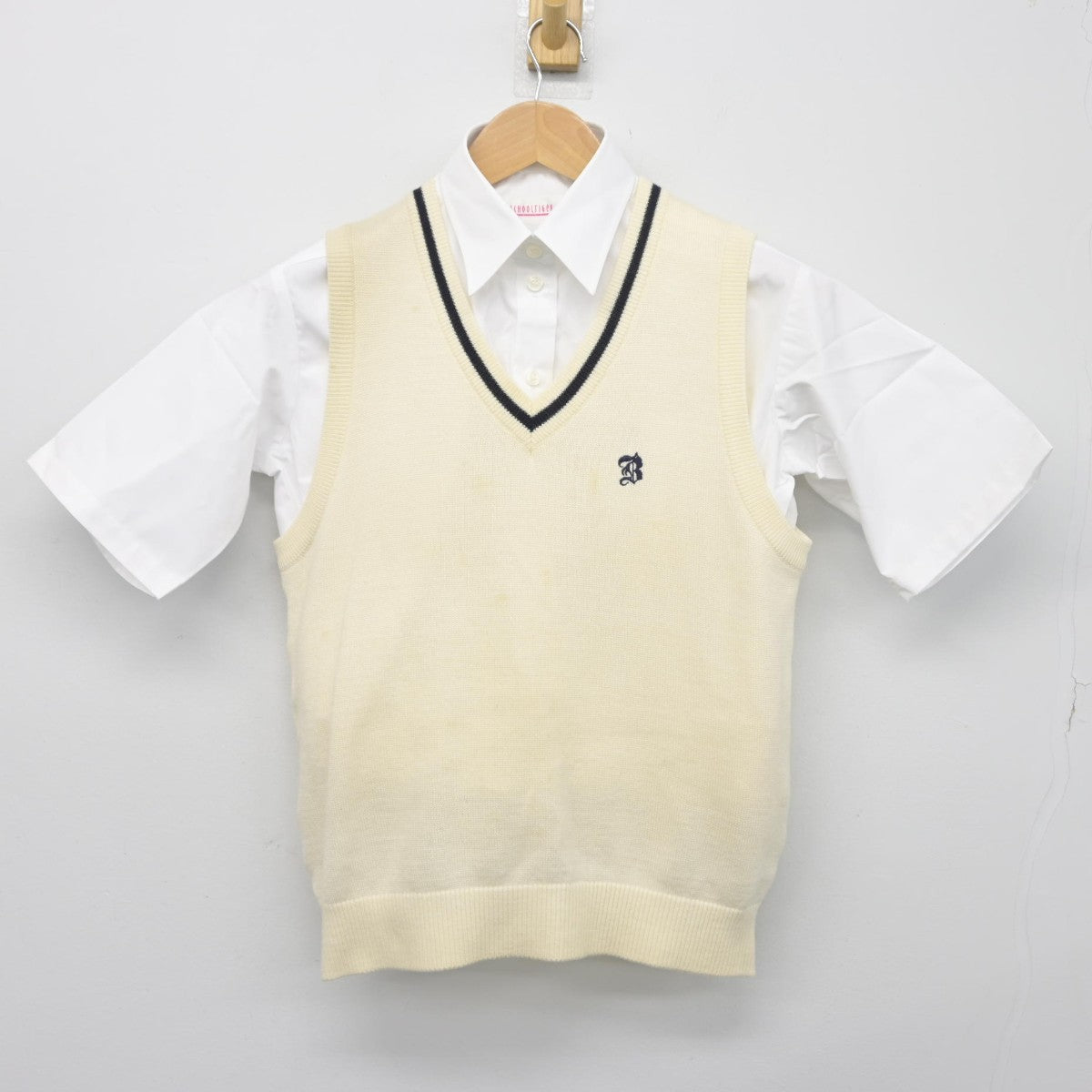 【中古】埼玉県 武南高等学校 女子制服 3点（シャツ・ニットベスト）sf033936