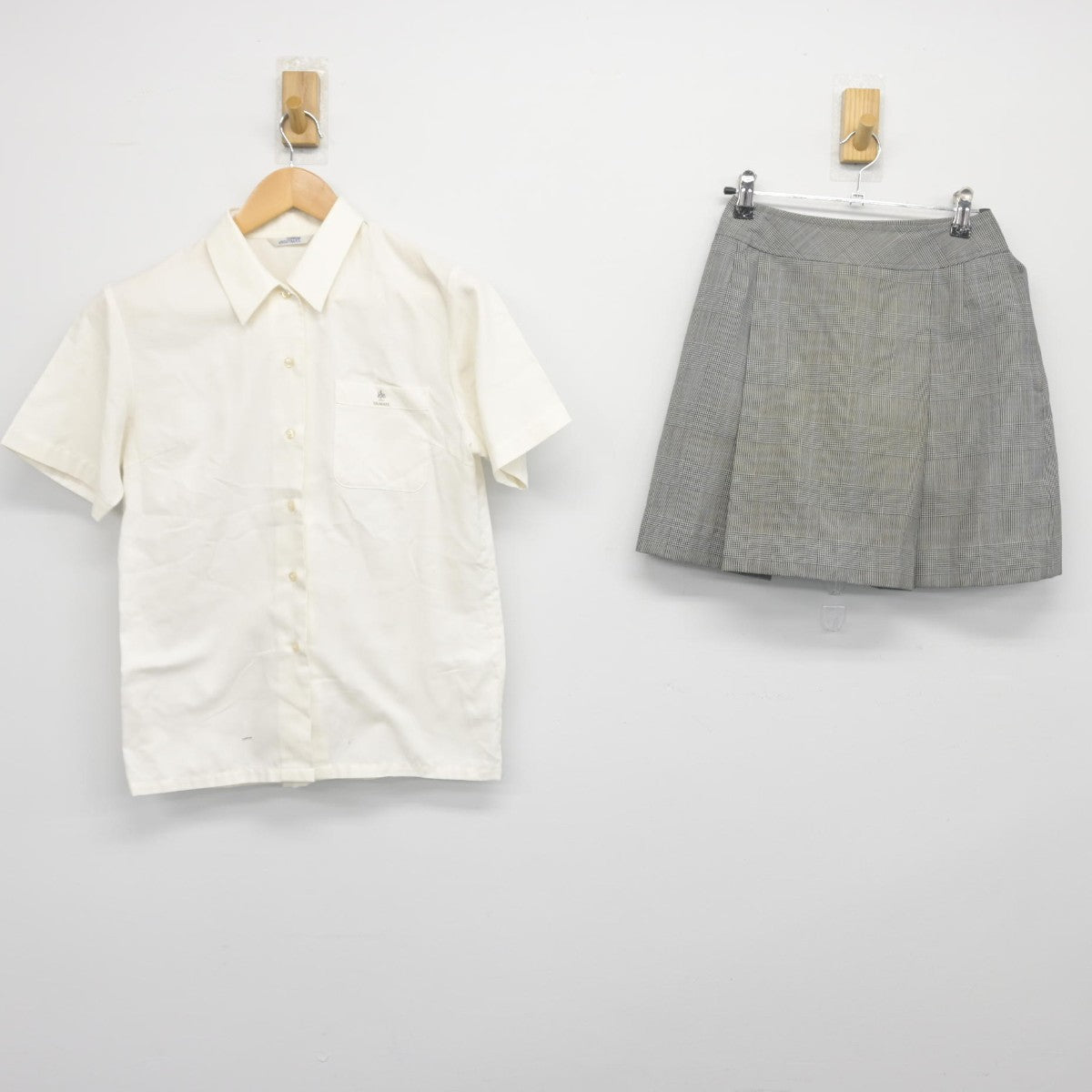 【中古】神奈川県 山手学院高等学校 女子制服 2点（シャツ・スカート）sf033946