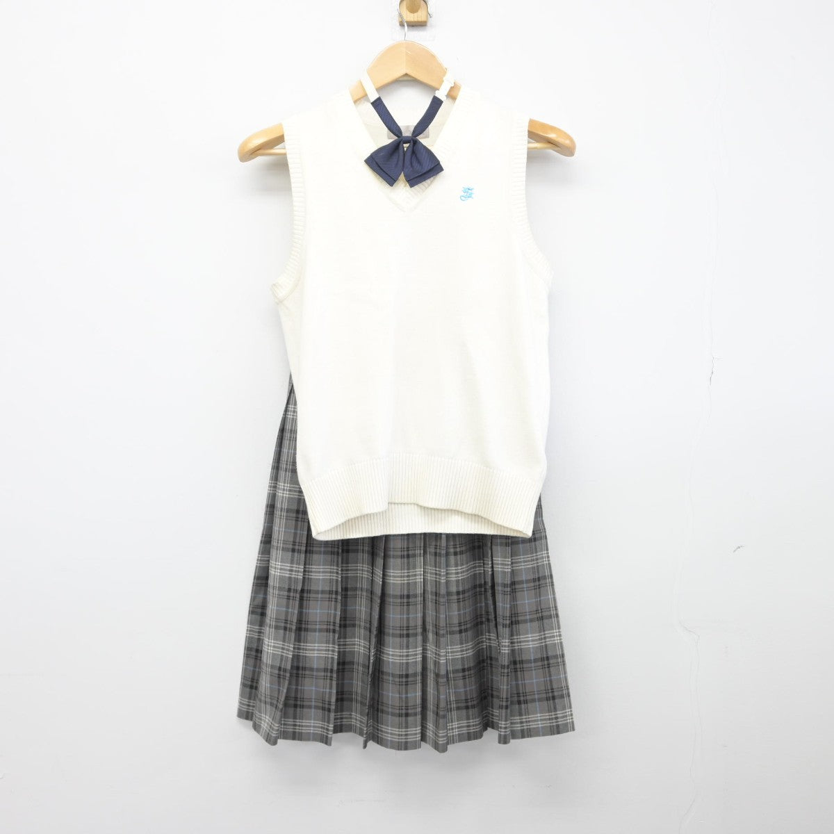 【中古】埼玉県 淑徳与野中学校 女子制服 3点（ニットベスト・スカート）sf033956