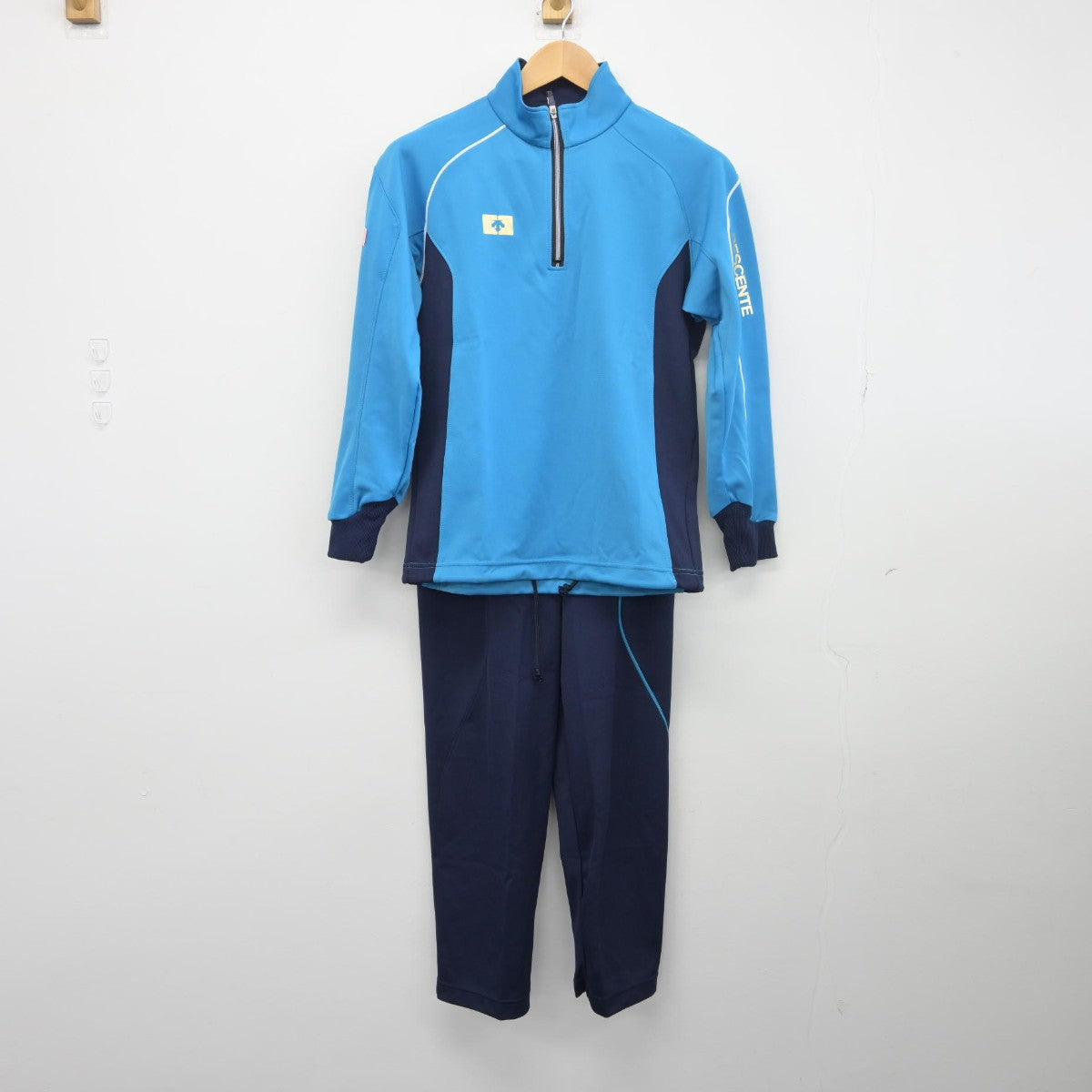 【中古】岐阜県 岐阜第一高等学校 女子制服 2点（ジャージ 上・ジャージ 下）sf033966