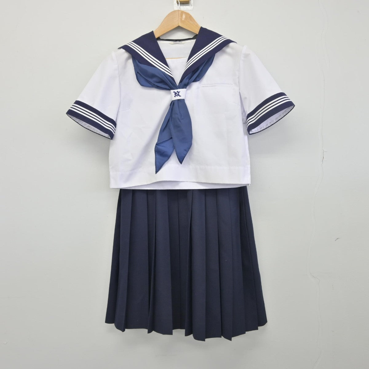 【中古】埼玉県 大宮西中学校 女子制服 4点（セーラー服・セーラー服・スカート）sf033973