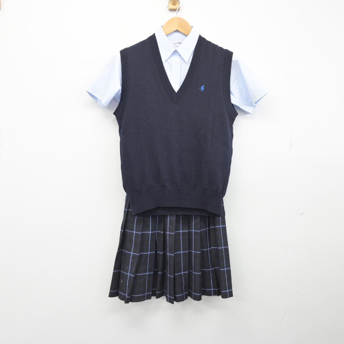 【中古】茨城県 水戸葵陵高等学校 女子制服 3点（ニットベスト・シャツ・スカート）sf033985