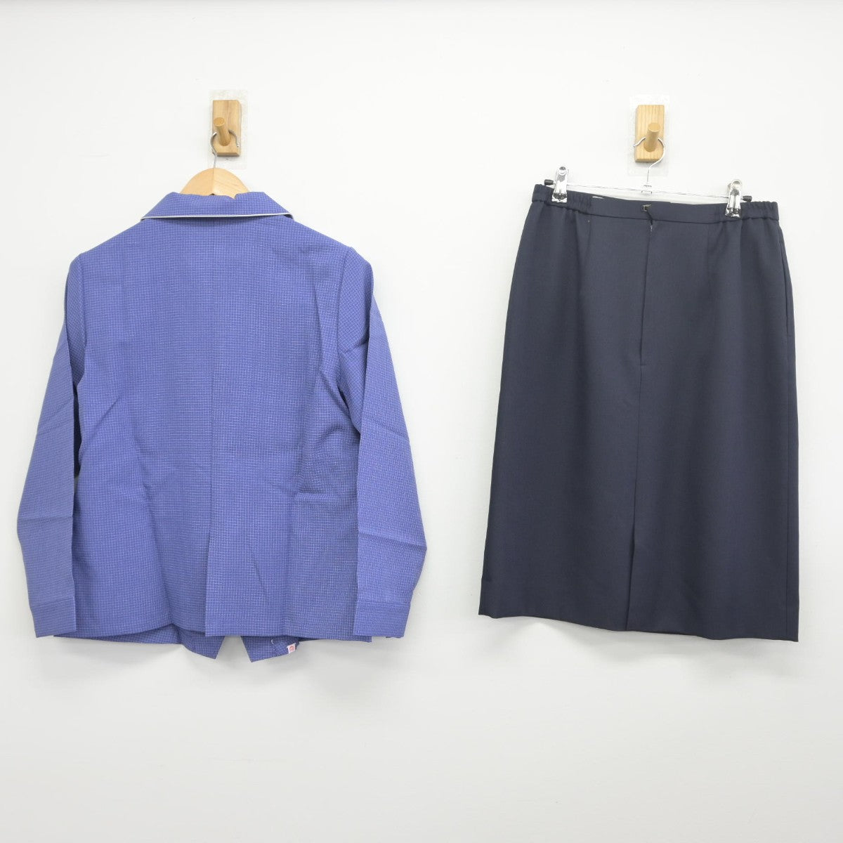 【中古】 事務服 女子制服 2点（シャツ・スカート）sf034038