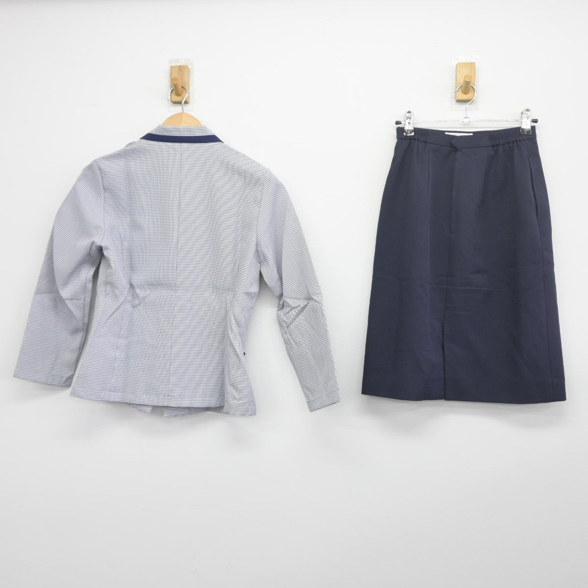 【中古】 事務服 女子制服 2点（シャツ・スカート）sf034046