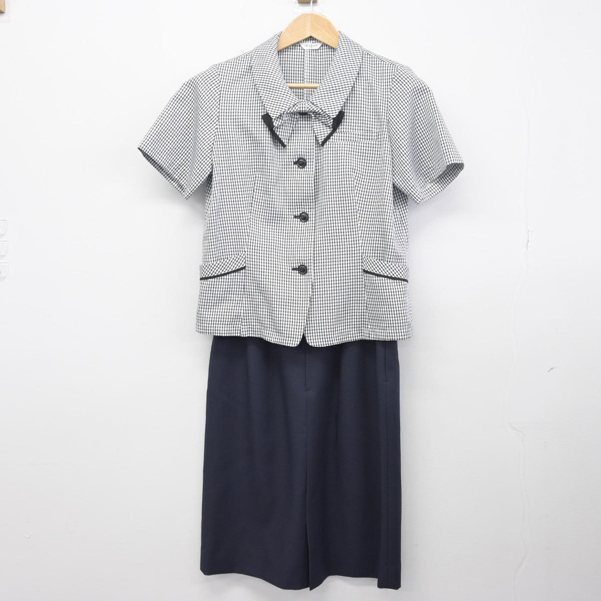 【中古】 事務服 女子制服 2点（シャツ・スカート）sf034047