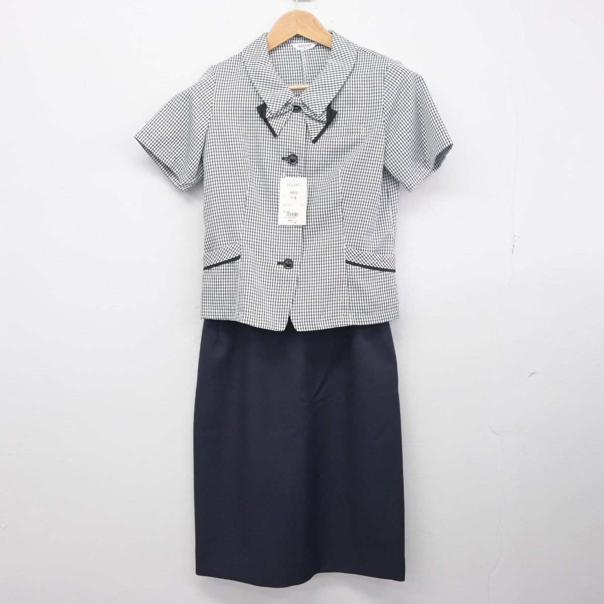 【中古】 事務服 女子制服 2点（シャツ・スカート）sf034049