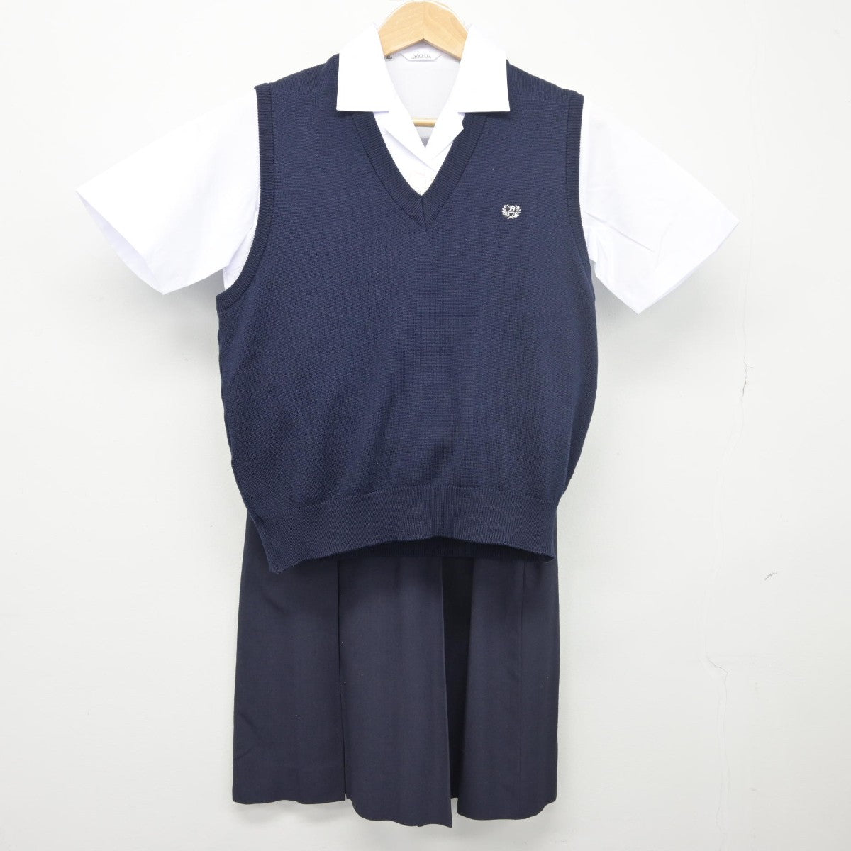 【中古】秋田県 湯沢高等学校 女子制服 3点（シャツ・ニットベスト・スカート）sf034101