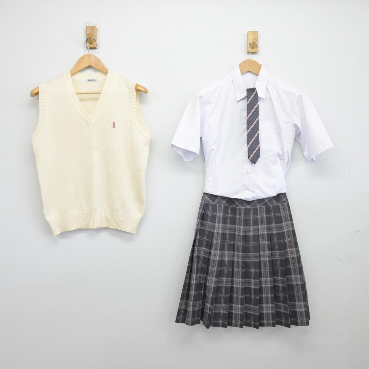 【中古】千葉県 印旛明誠高等学校 女子制服 5点（ニットベスト・シャツ・スカート）sf034114