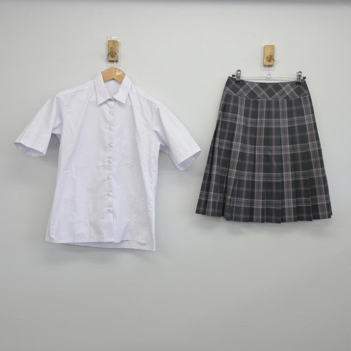 【中古】千葉県 印旛明誠高等学校 女子制服 5点（ニットベスト・シャツ・スカート）sf034114