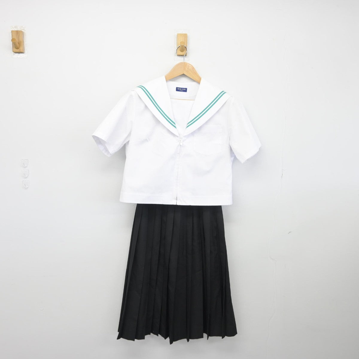 【中古】愛知県 竜神中学校 女子制服 3点（セーラー服・スカート）sf034115