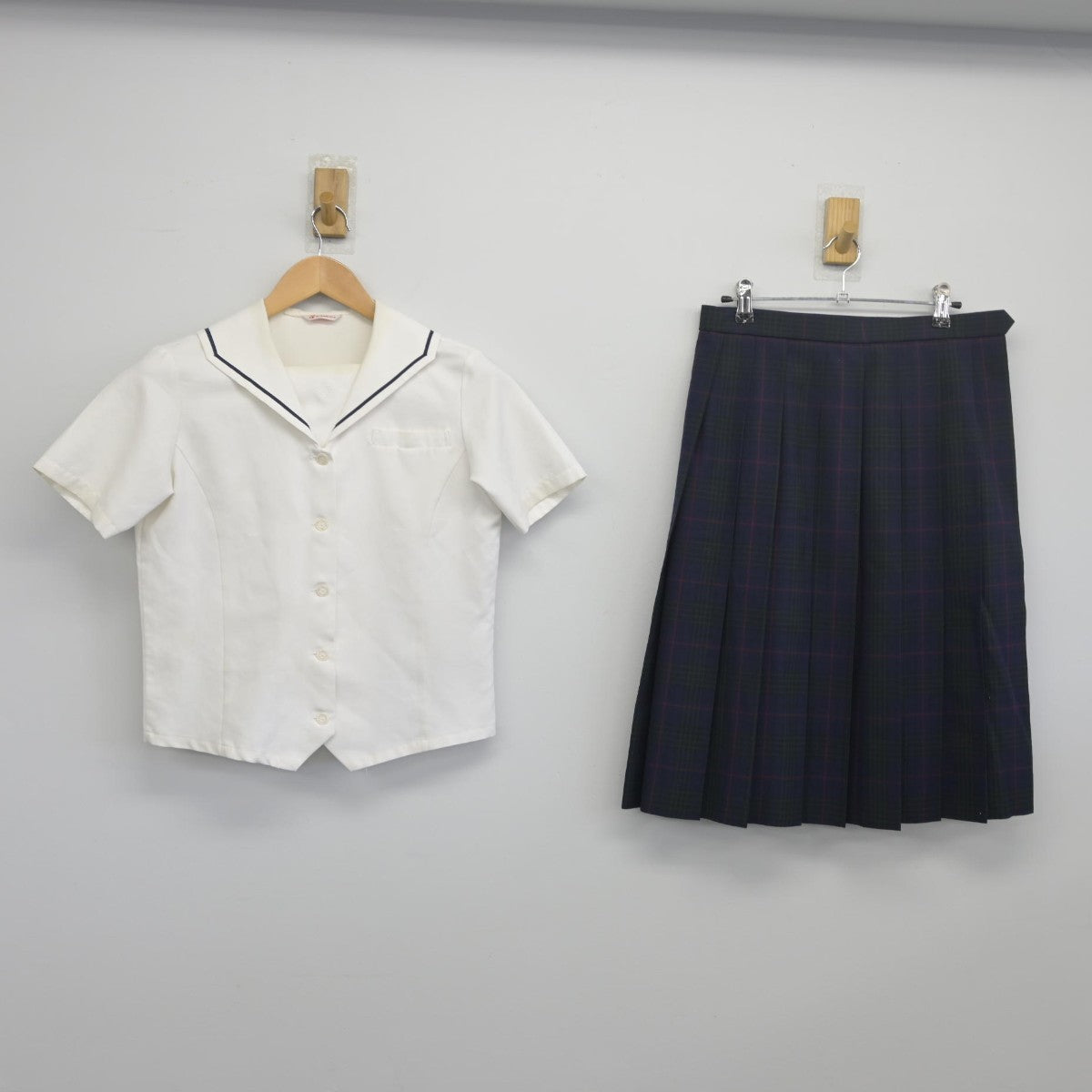 【中古】福岡県 筑紫中央高等学校 女子制服 3点（セーラー服・スカート）sf034136