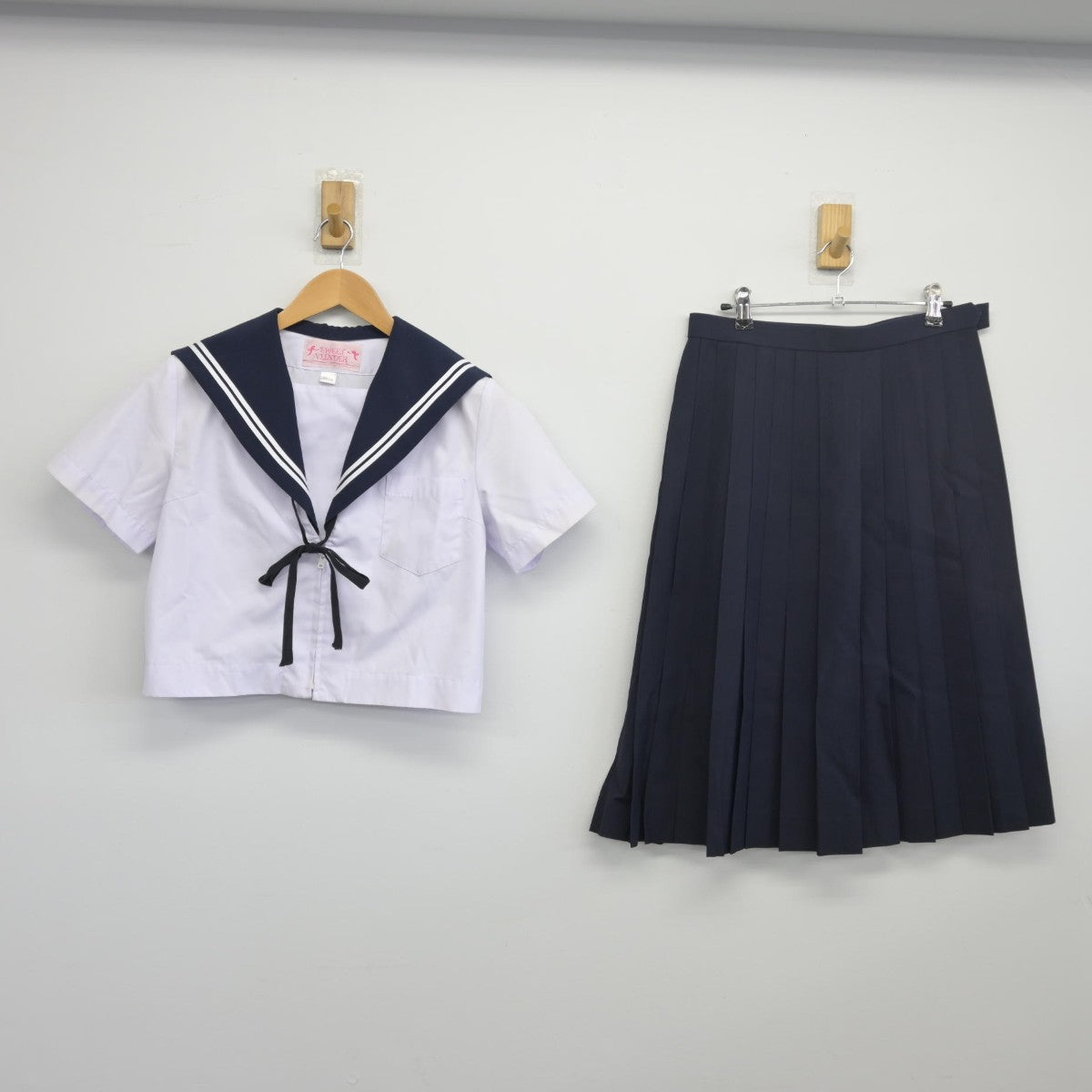 【中古】愛知県 名古屋市立桜丘中学校 女子制服 3点（セーラー服・スカート）sf034139