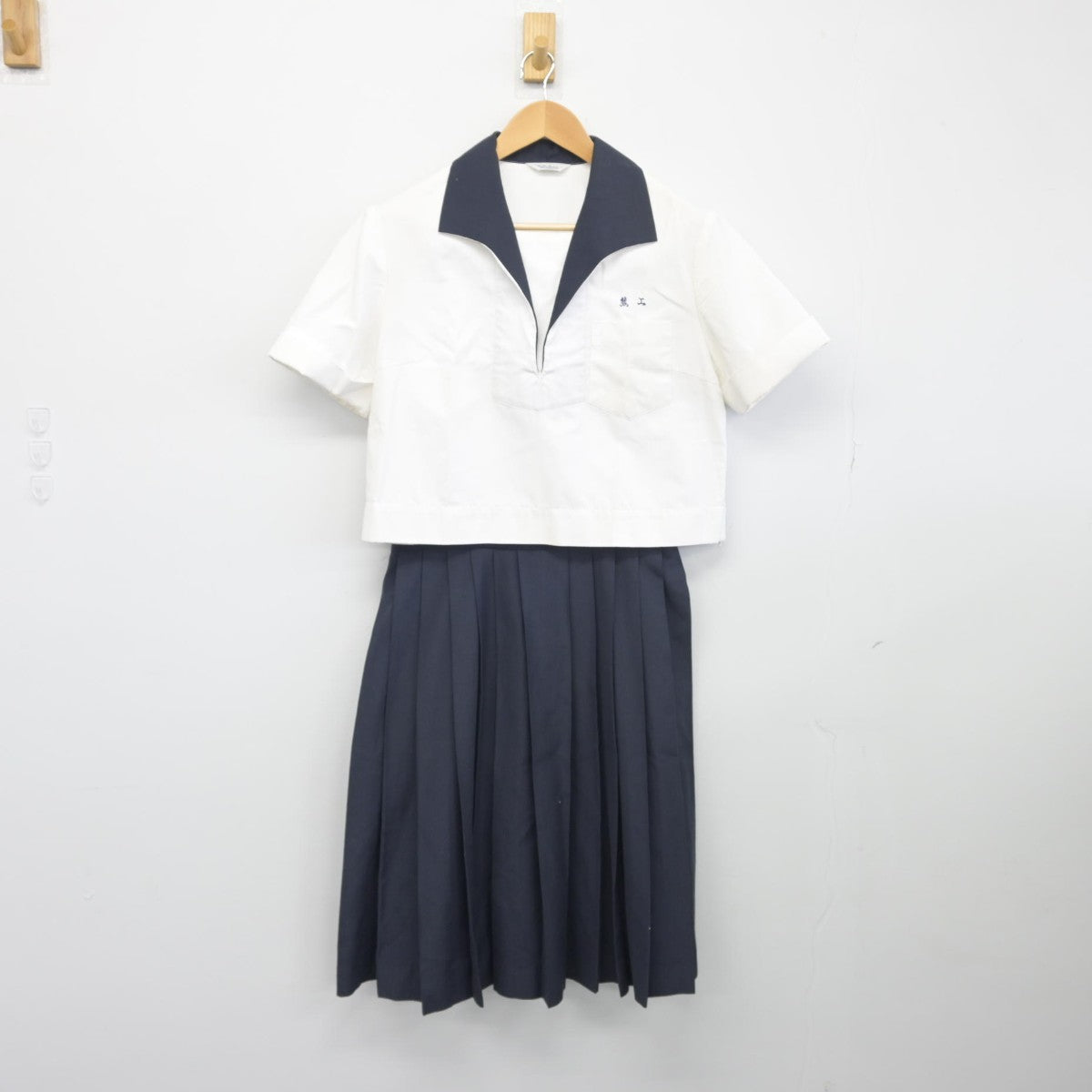 【中古】熊本県 熊本工業高等学校 女子制服 2点（シャツ・スカート）sf034143