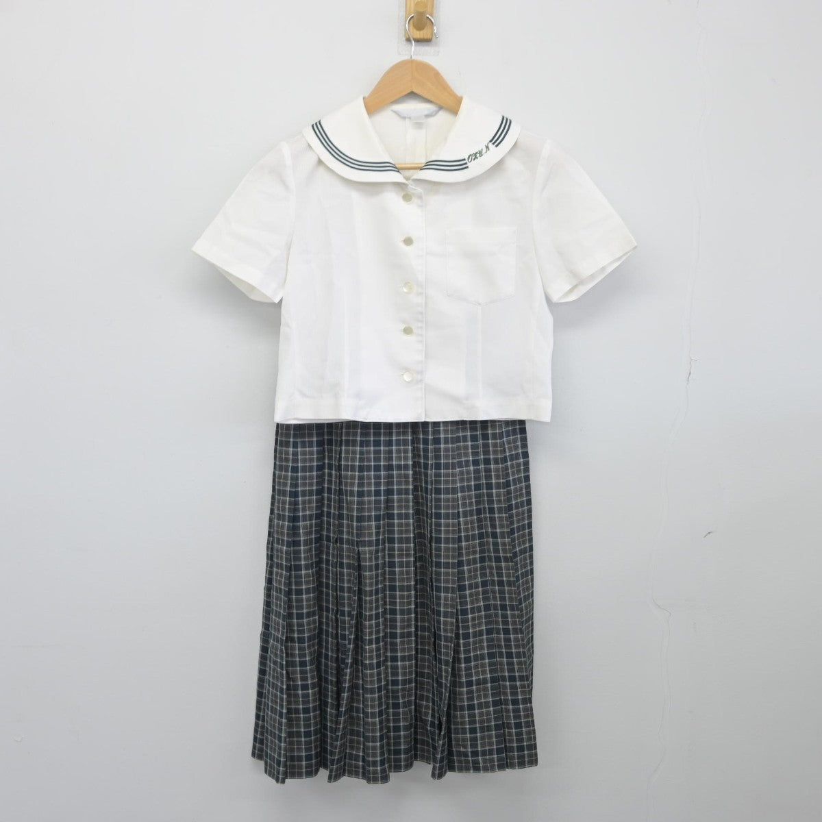 【中古】熊本県 大津北中学校 女子制服 2点（シャツ・スカート）sf034151