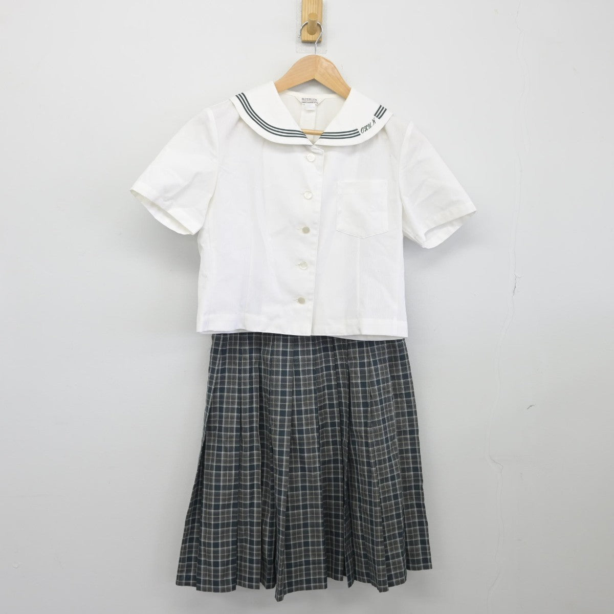 【中古】熊本県 大津北中学校 女子制服 2点（シャツ・スカート）sf034152