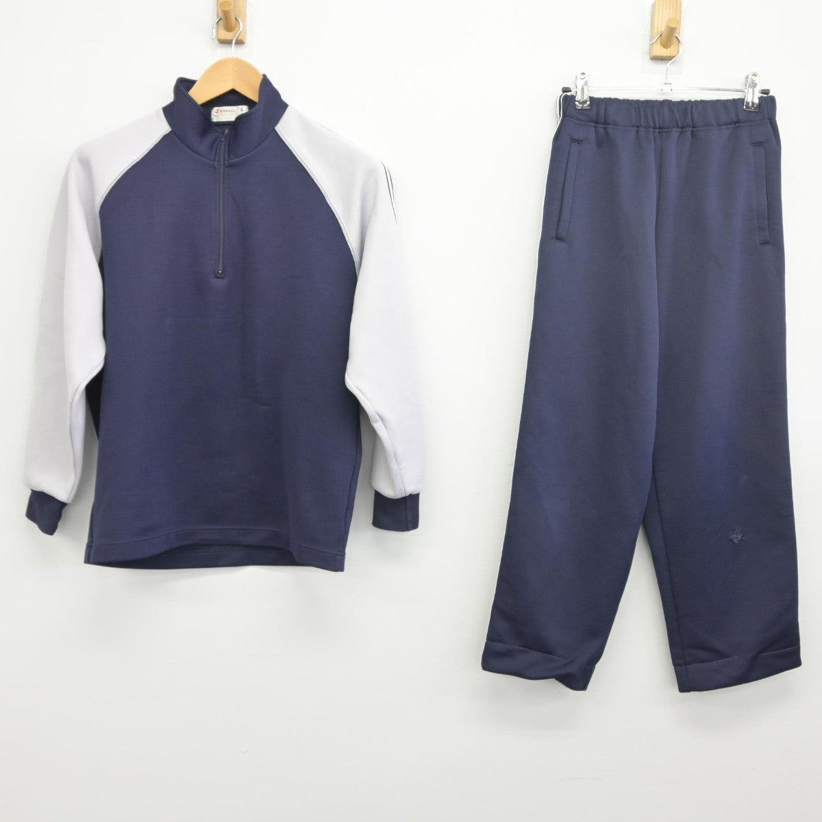 【中古】熊本県 大津北中学校 女子制服 2点（ジャージ 上・ジャージ 下）sf034155