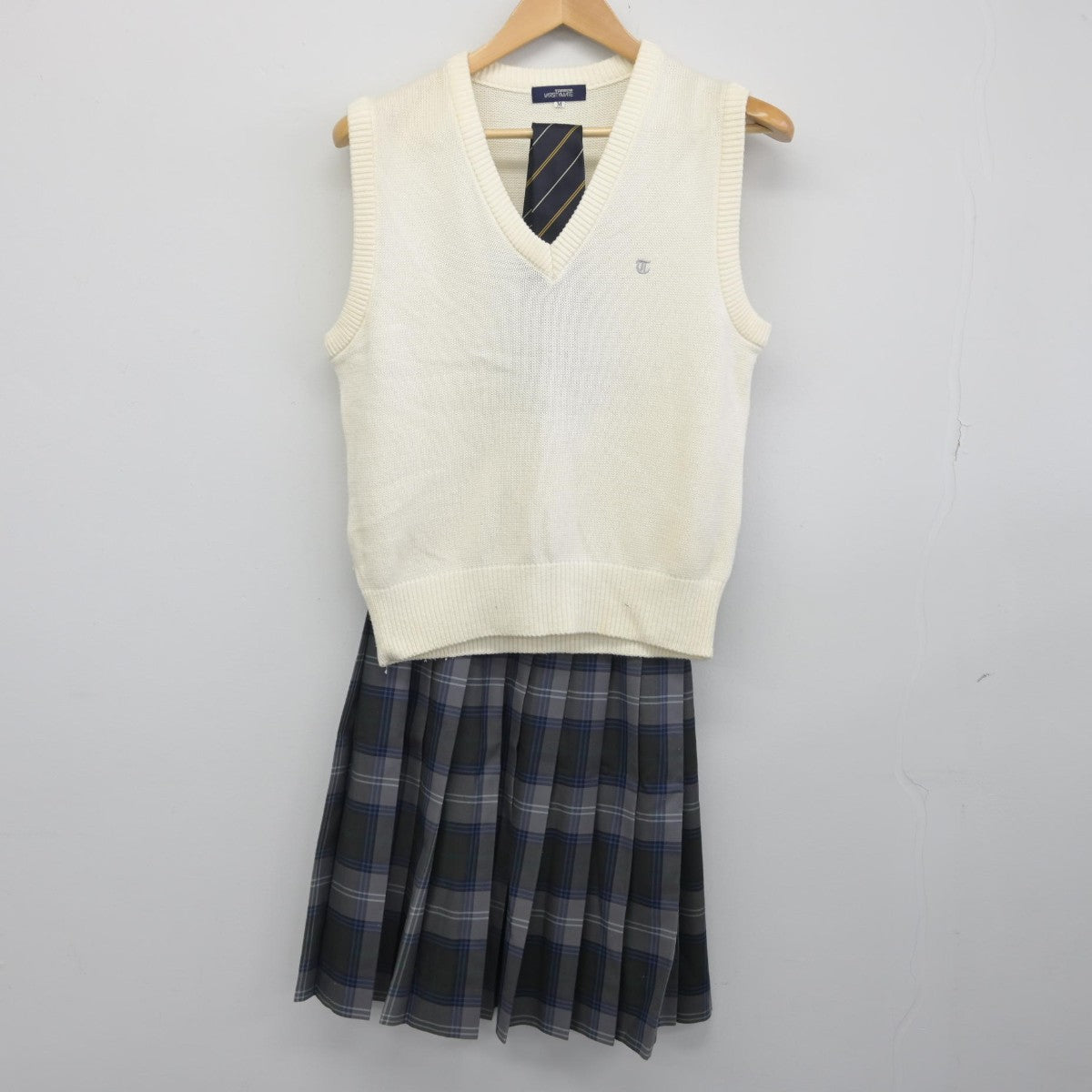 【中古】東京都 帝京大学高等学校 女子制服 4点（ニットベスト・スカート）sf034167