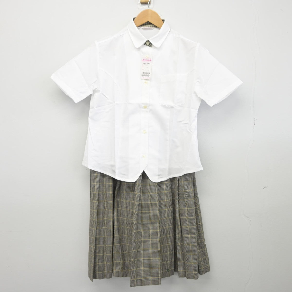 【中古】新潟県 中越高等学校 女子制服 2点（シャツ・スカート）sf034197