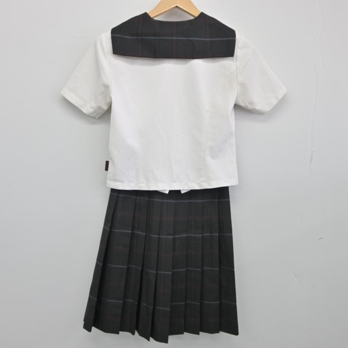 【中古】福岡県 九州産業大学付属九州産業高校 女子制服 2点（シャツ・スカート）sf034244