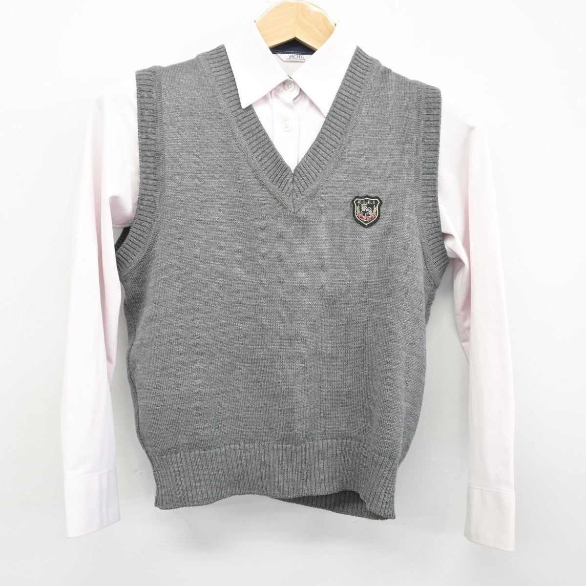 【中古】福岡県 九州産業大学付属九州産業高校 女子制服 2点（ニットベスト・シャツ）sf034246