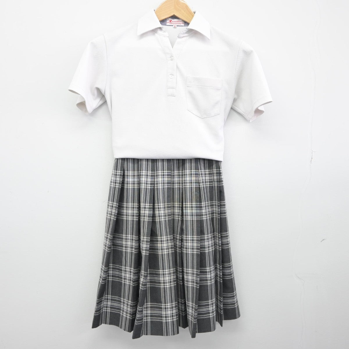 【中古】長崎県 長崎純心高等学校 女子制服 2点（シャツ・スカート）sf034337