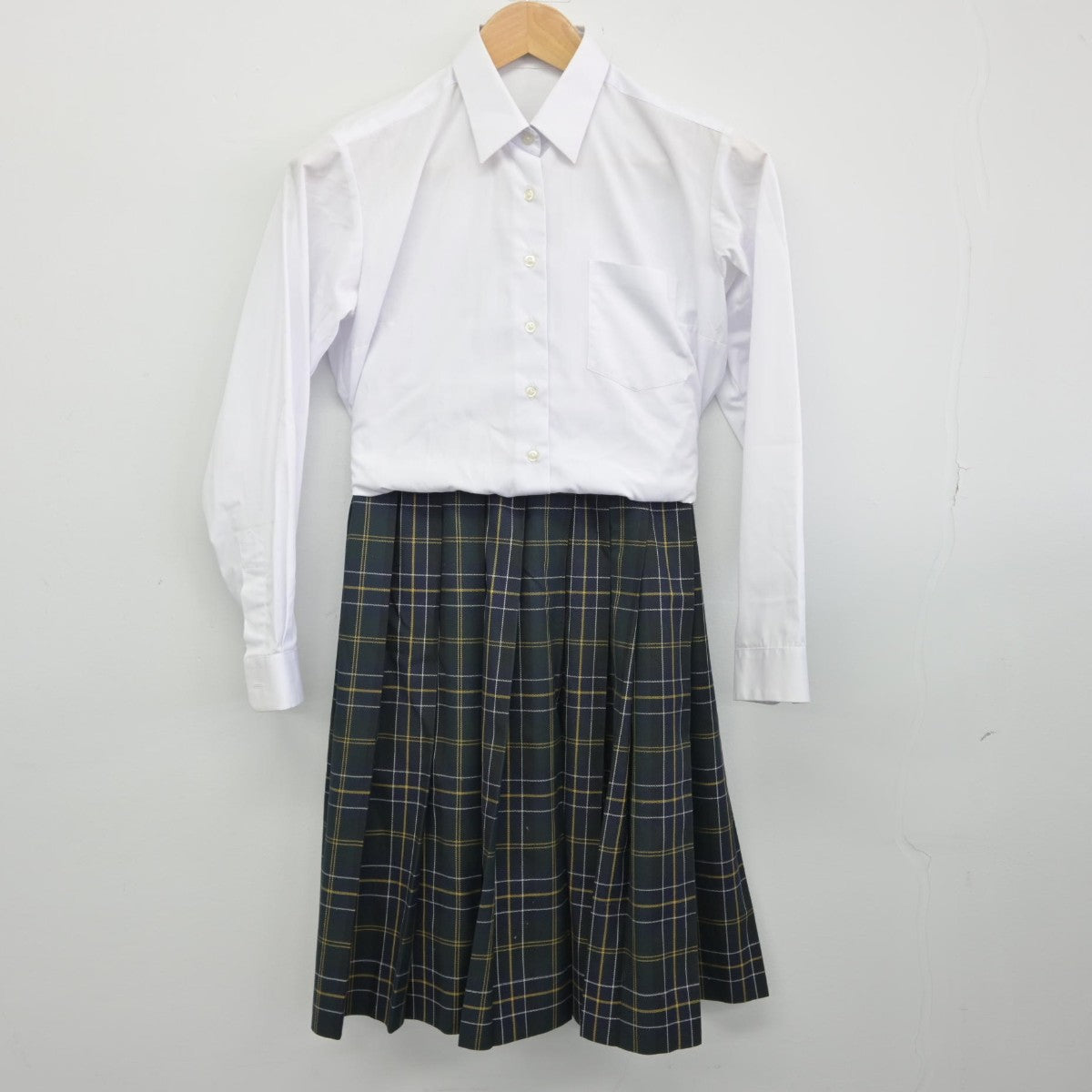 【中古】長崎県 緑ヶ丘中学校 女子制服 2点（シャツ・スカート）sf034343