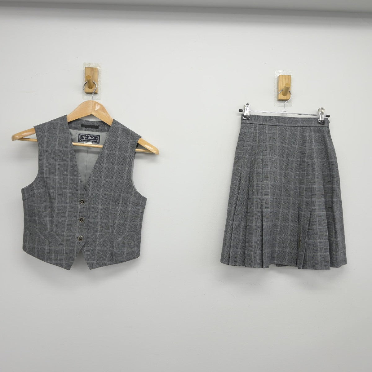 【中古】神奈川県 大庭中学校 女子制服 2点（ベスト・スカート）sf034353