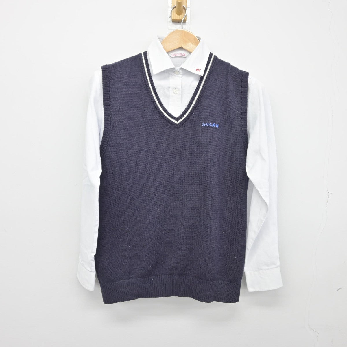 【中古】宮城県 聖ウルスラ英智高等学校 女子制服 3点（ニットベスト・シャツ）sf034358