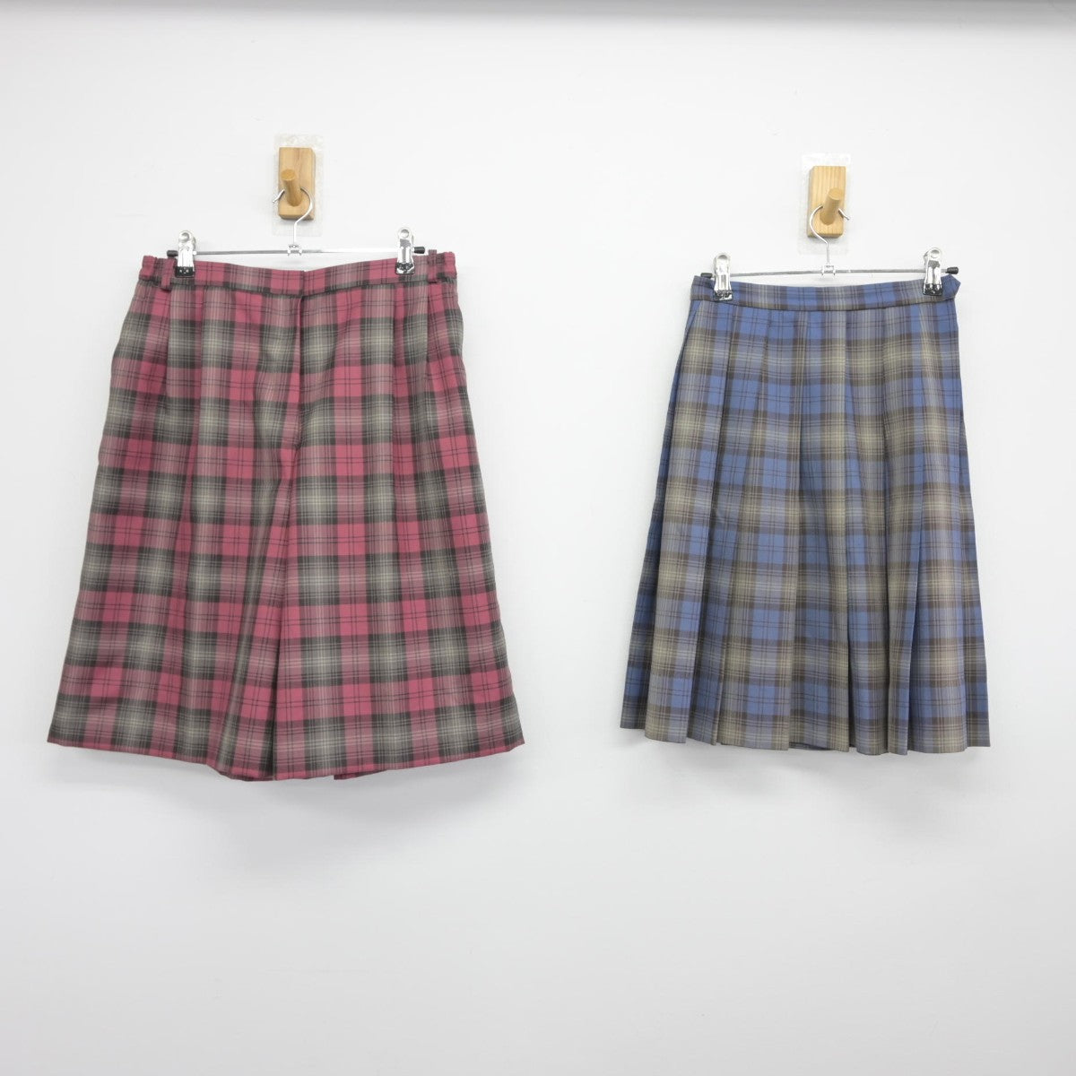 【中古】大阪府 関西大倉高等学校 女子制服 3点（スカート・スカート）sf034374