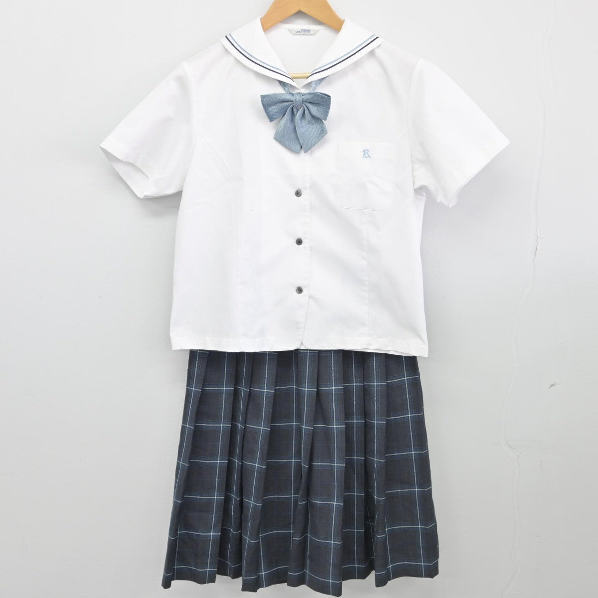 【中古】愛知県 啓成高等学校 女子制服 4点（ニットベスト・シャツ・スカート）sf034397