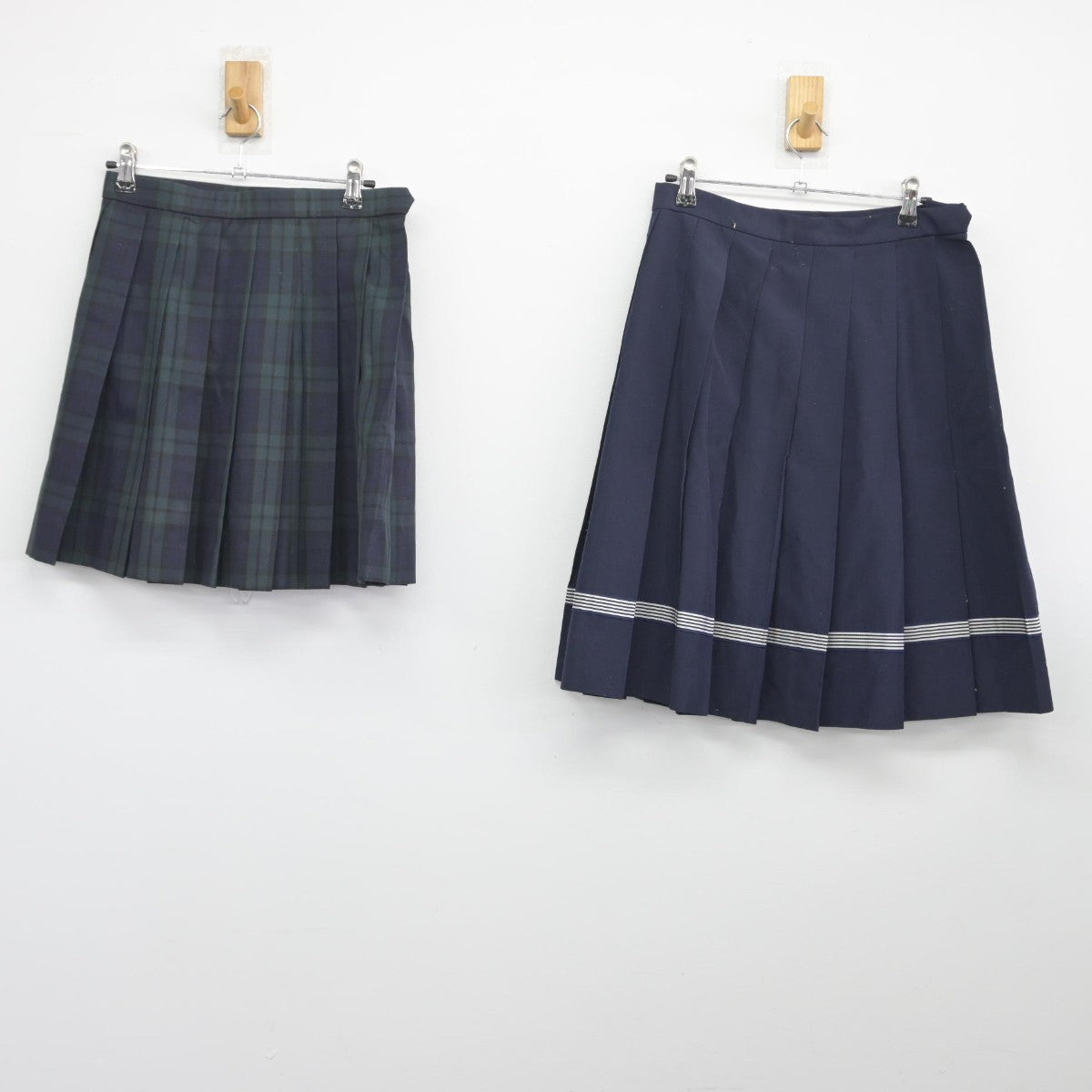 【中古】 学校名不明 女子制服 2点（スカート・スカート）sf034411