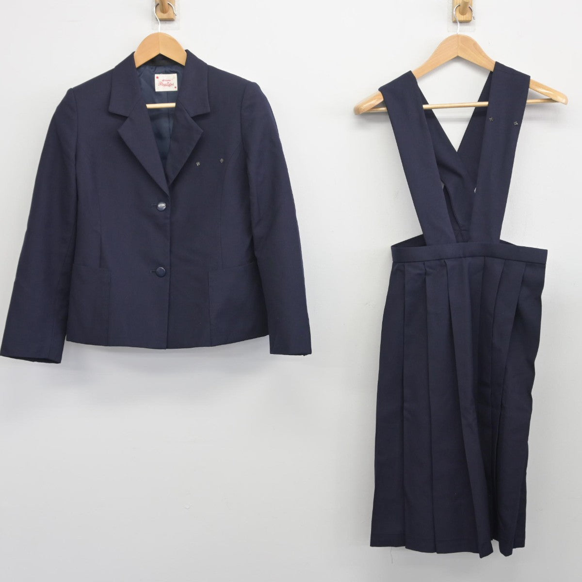 【中古】山梨県 山梨大学教育学部附属中学校 女子制服 2点（ブレザー・ジャンパースカート）sf034412