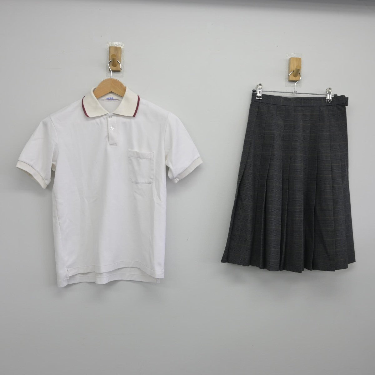 【中古】埼玉県 日進中学校 女子制服 2点（シャツ・スカート）sf034428