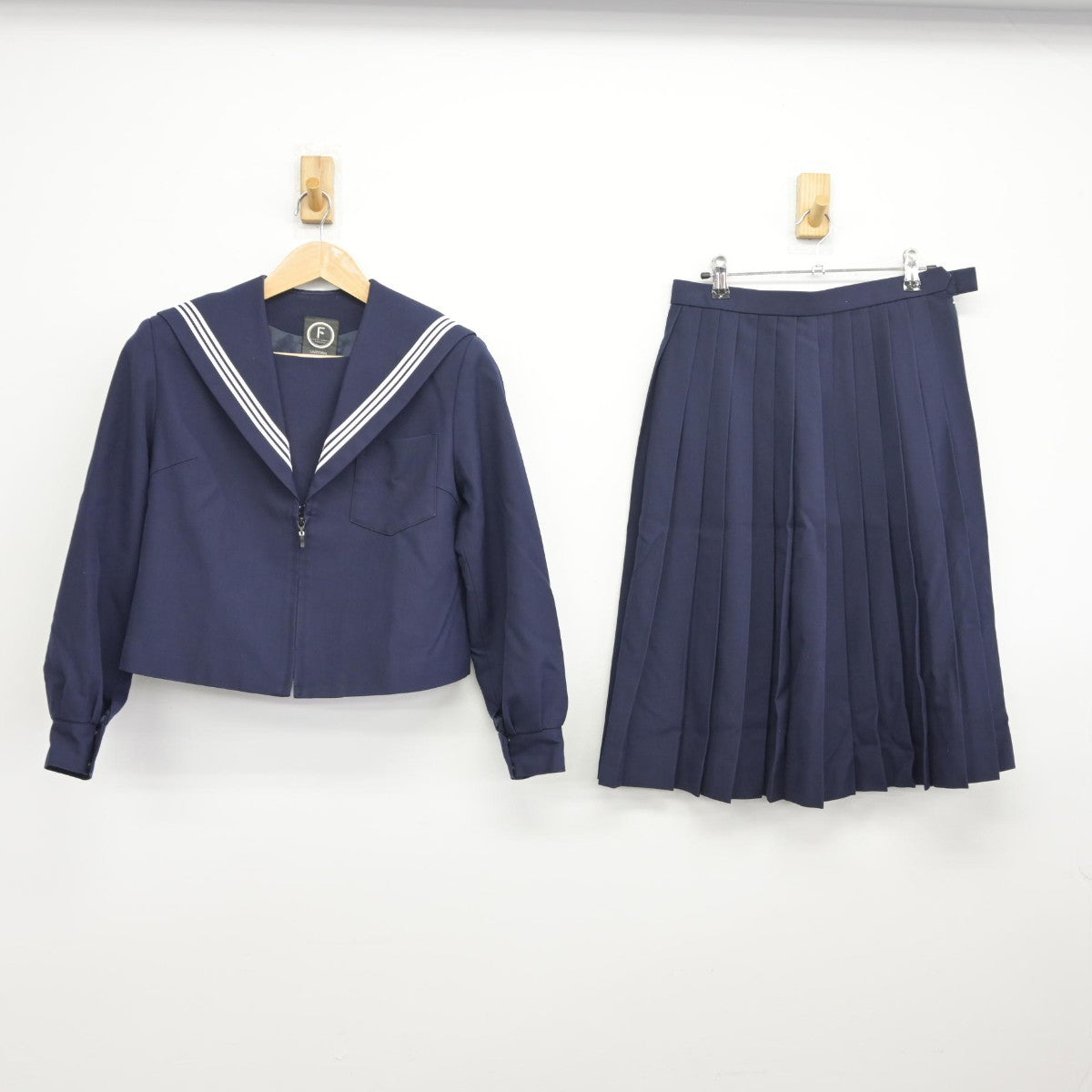 【中古】愛知県 一宮市立西成中学校 女子制服 2点（セーラー服・スカート）sf034430